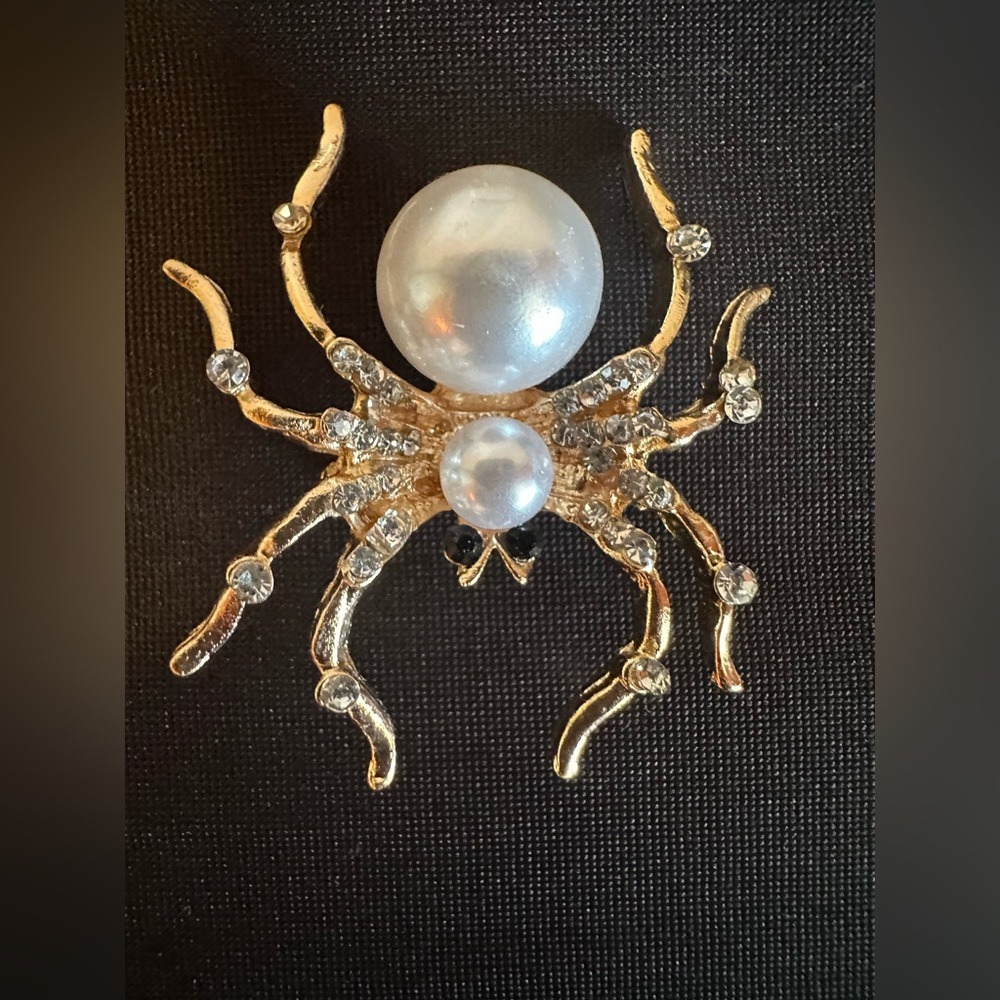 Gold Spider with a large pearl body and rhinestone Brooch